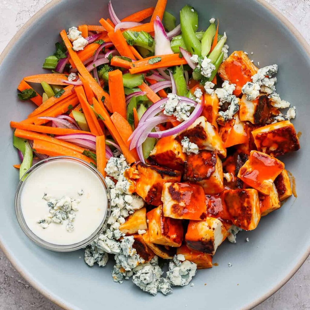 Ropogós bivaly halloumi saláta