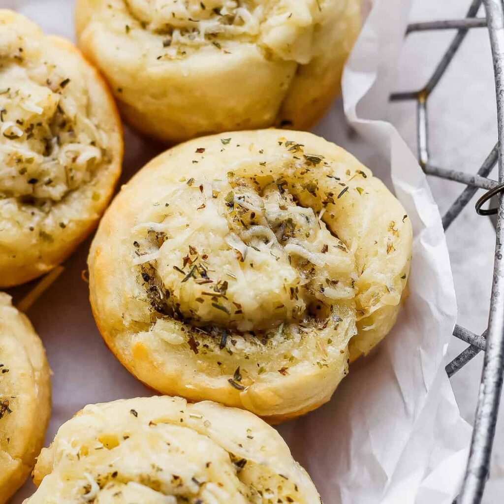 Fokhagymás parmezán túrós vacsoratekercs (magas fehérjetartalmú!)