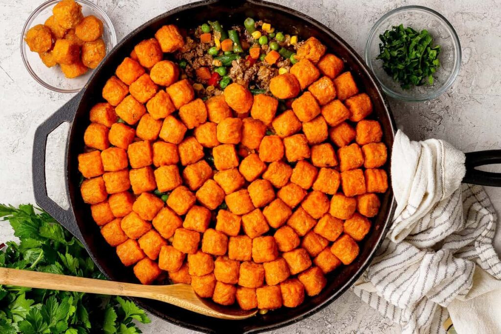 Hangulatos édesburgonya Tater Tot rakott