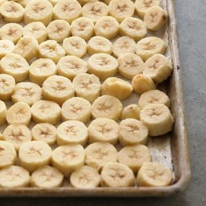 A banán fagyasztása (turmixokhoz és sütéshez!)