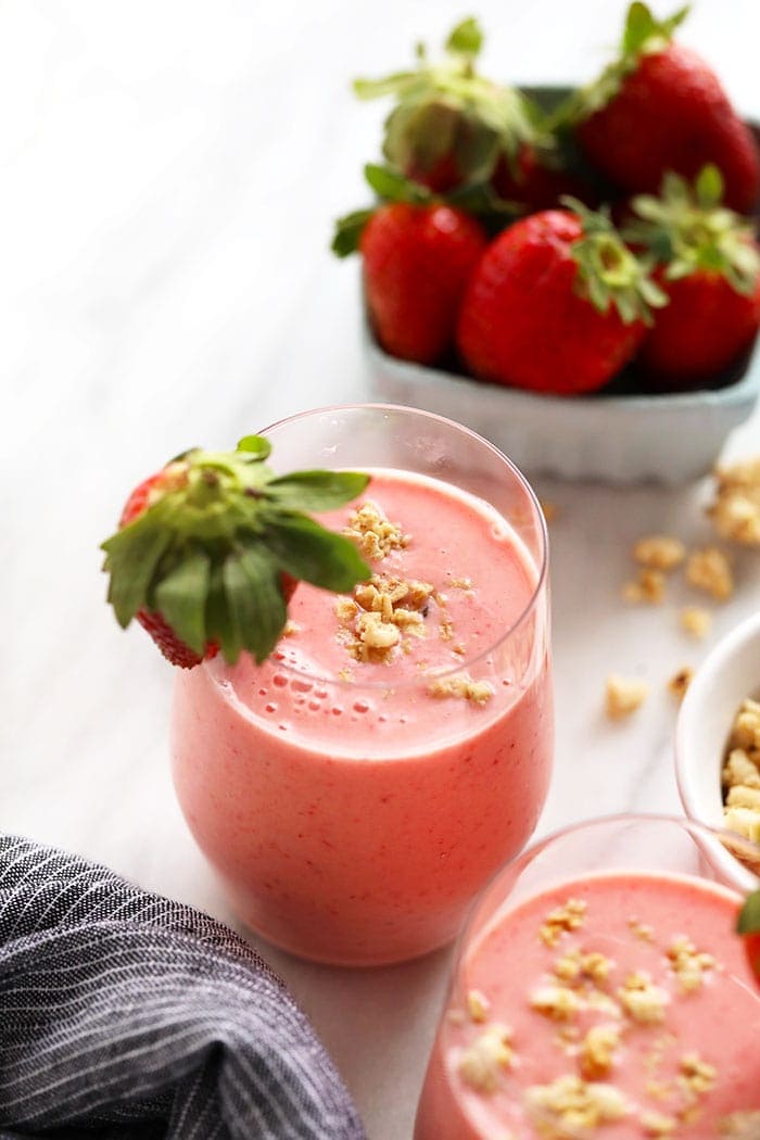 Make this healthy strawberry smoothie recipe. This basic strawberry smoothie is kid-friendly, gluten free, and packed with protein! Strawberry smoothie in a cup.