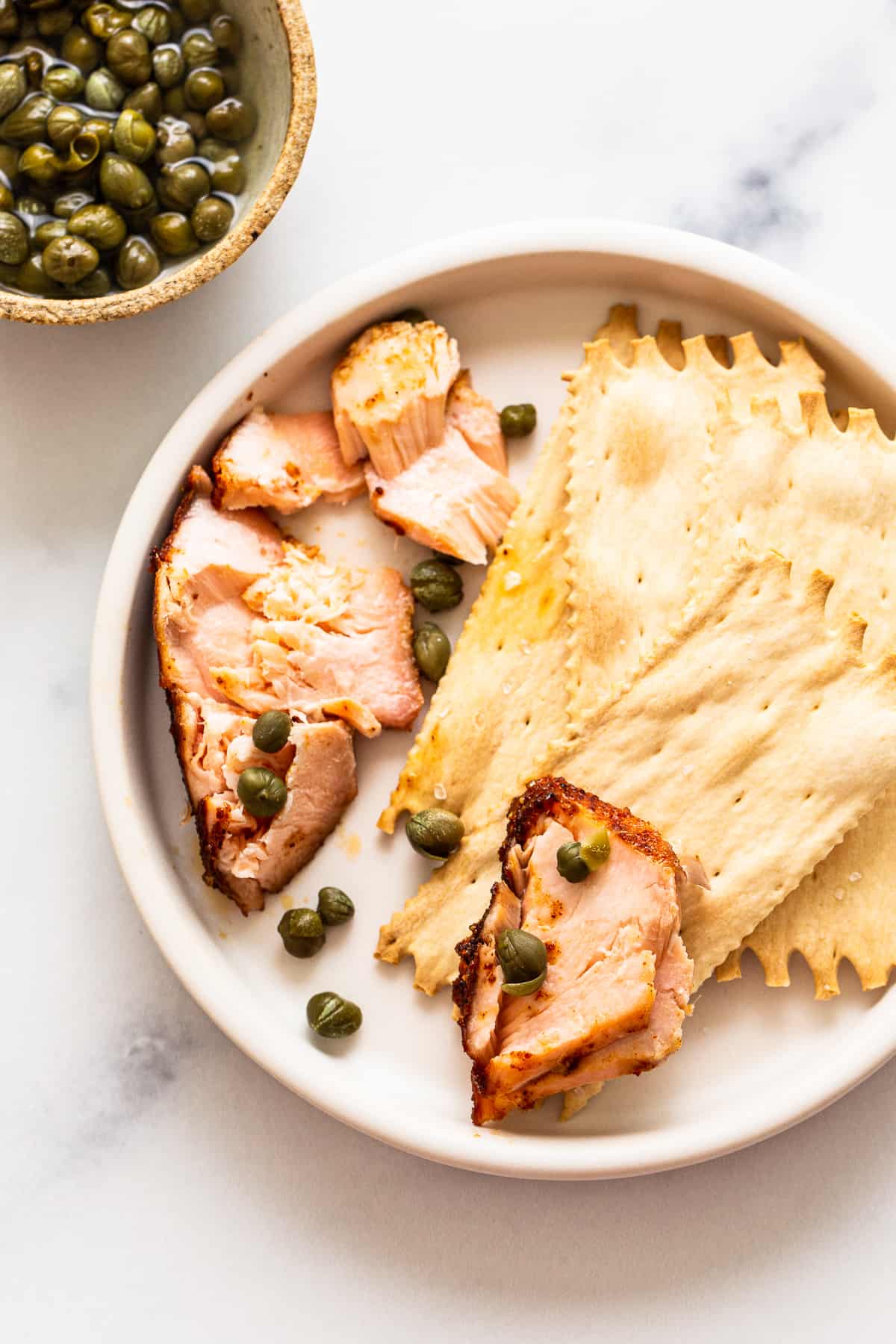 Smoked salmon is such a delicious and nutritious appetizer. This smoked salmon recipe is made with a smoked salmon dry rub and yummy maple glaze. smoked salmon with capers on crackers.