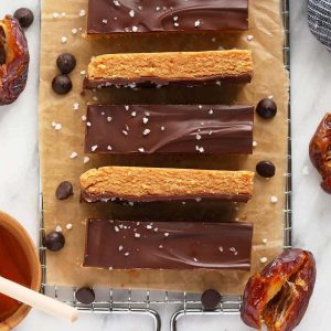 Homemade Protein Bars (Peanut Butter + Chocolate)